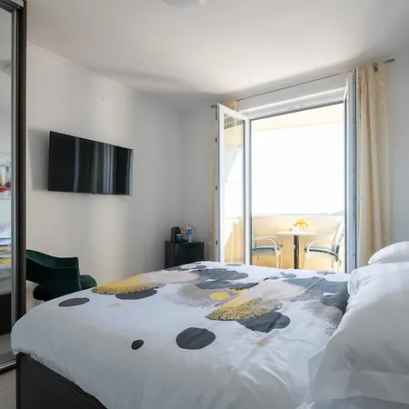 게스트하우스 Deluxe Sunset Room, View Of The Old Town 3*