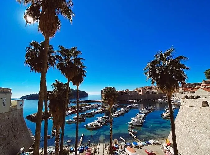 Deluxe Sunset Room, View Of The Old Town 게스트하우스 3*