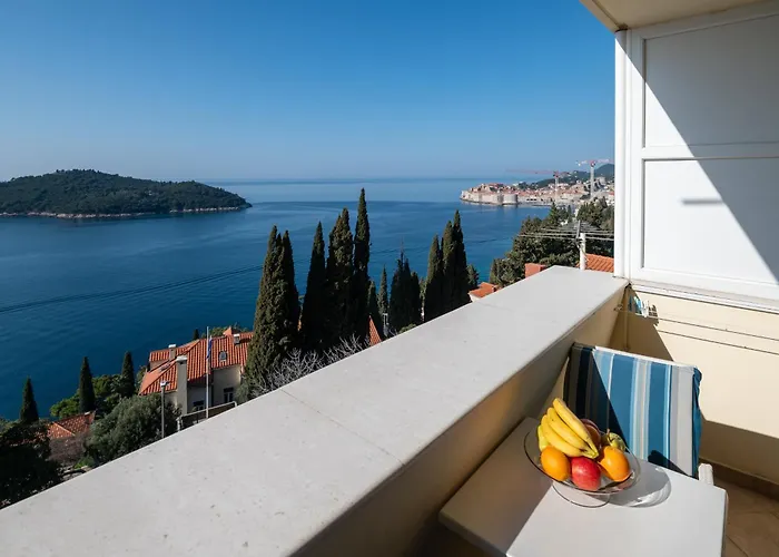 Deluxe Sunset Room, View Of The Old Town 게스트하우스 3*