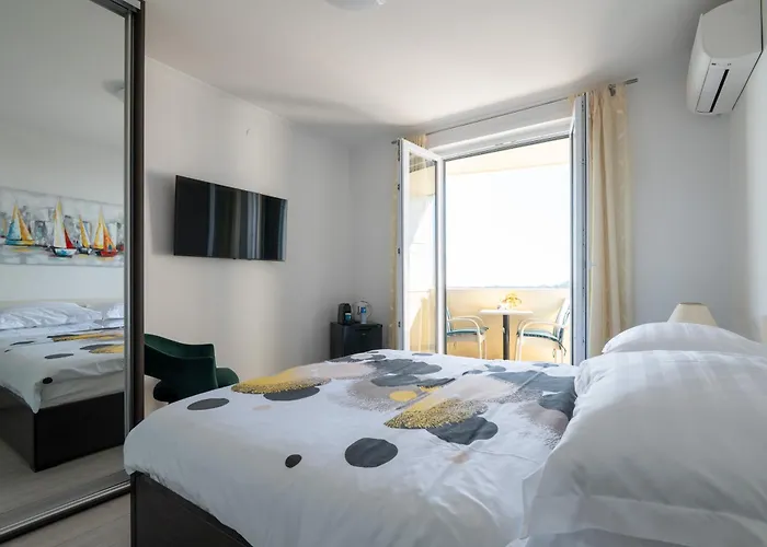 게스트하우스 Deluxe Sunset Room, View Of The Old Town 3*