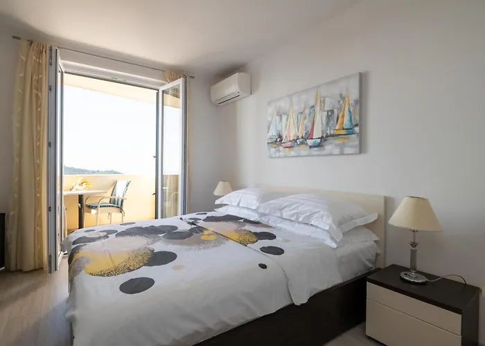 Deluxe Sunset Room, View Of The Old Town 招待所 3*