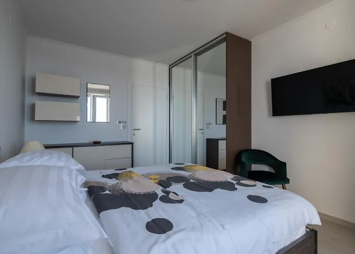 게스트하우스 Deluxe Sunset Room, View Of The Old Town 3*