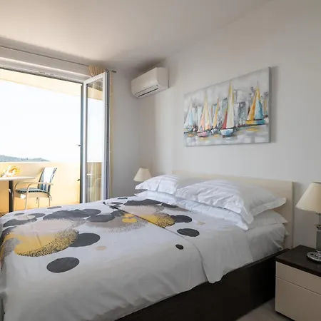 Deluxe Sunset Room, View Of The Old Town בית הארחה 3*